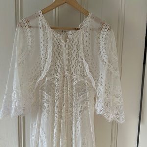 Chloe , iconic milk, laces, dress .Size 6, wore as wedding dress, ones!